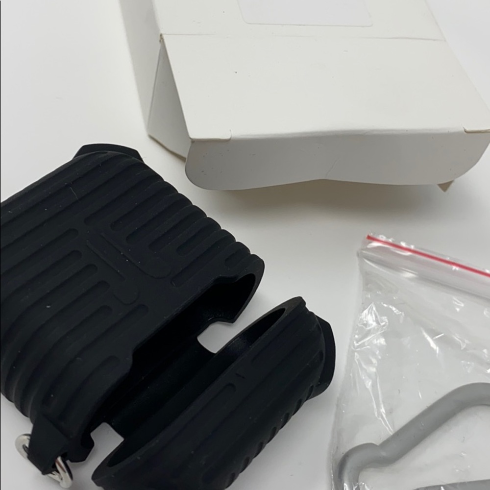 First gen AirPod cases - Picture 4 of 6